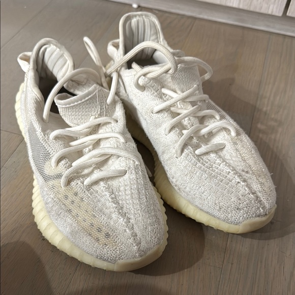 Yeezy Shoes - Yeezy Womens Cream Sneakers size 8